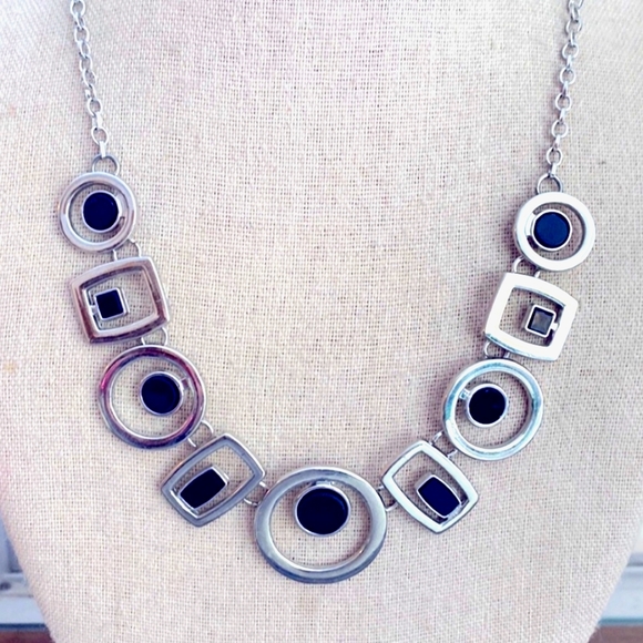 SILVER & BLACK  RETRO NECKLACE - Picture 1 of 2